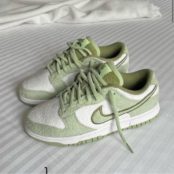 Nike Shoes - Women’s Dunk Low SE Fleece Honeydew